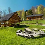 Rodzinne Pod Jaworem - Z Placem Zabaw, Ogniskiem
